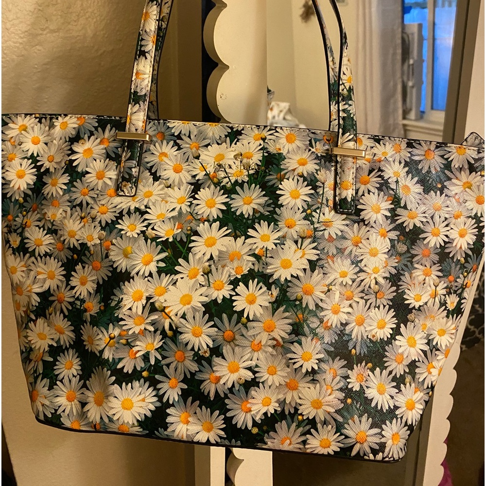 Kate Spade daisy purse